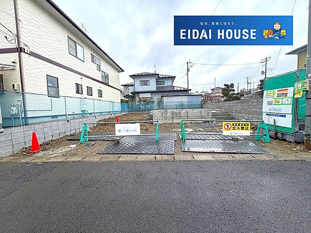 前面道路含む外観