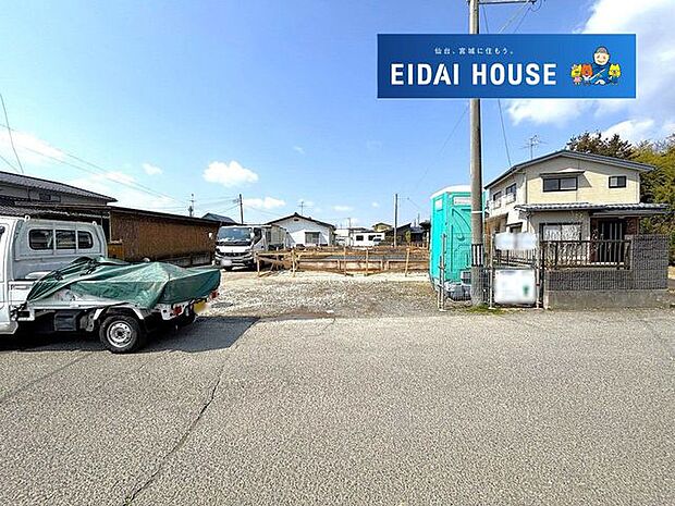 前面道路含む外観