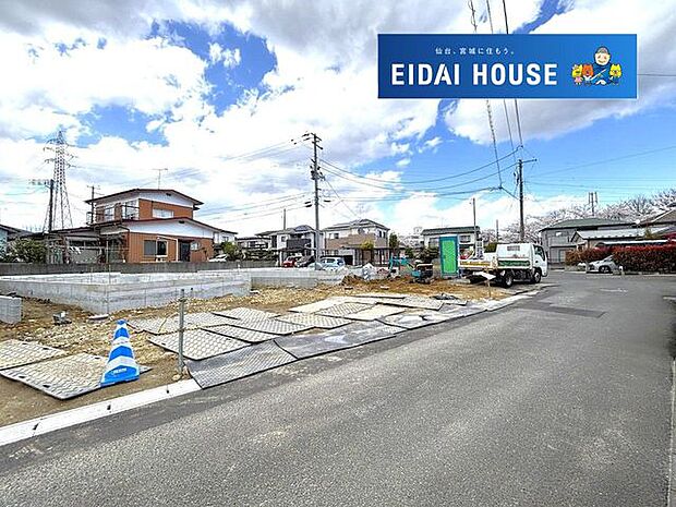 前面道路含む外観