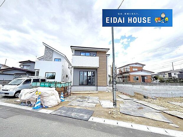 前面道路含む外観