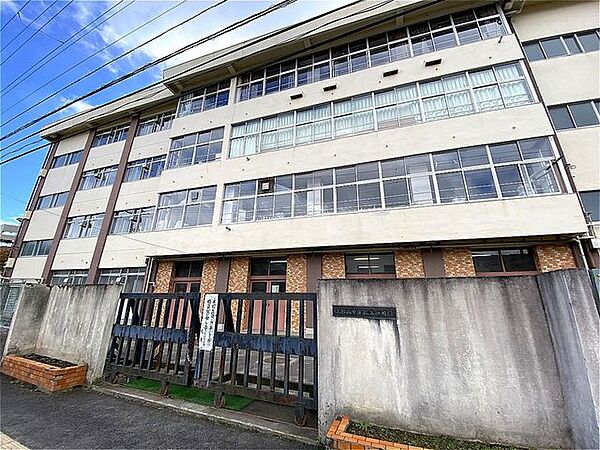 仙台市立上杉山中学校 徒歩21分。 1660m