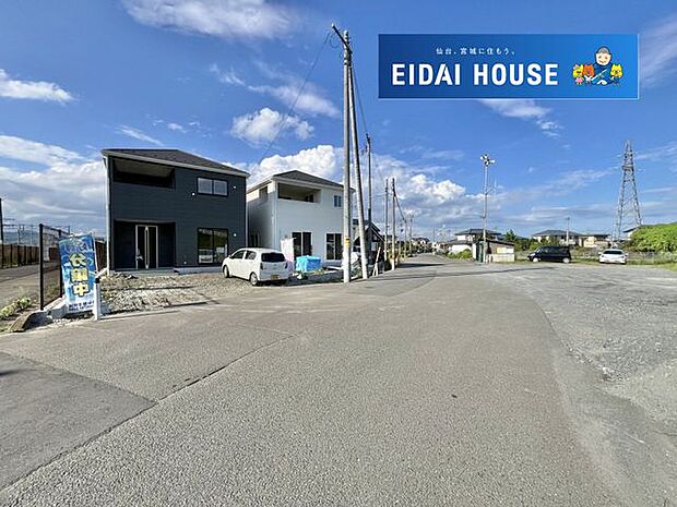 前面道路含む外観