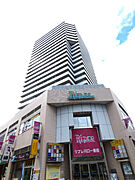 川口駅より徒歩2分 20階 築33年の賃貸物件