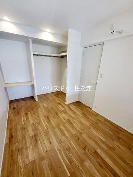 デスクワークスペースございます
