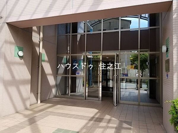 ★エントランスには庇(屋根)がございますので雨の日も安心♪