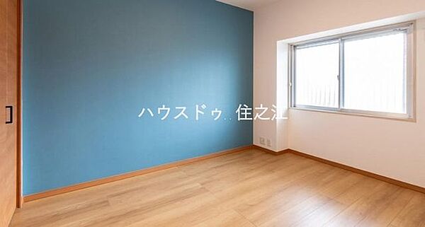 窓が有るので換気はもちろん明るく日差しの入る洋室です♪