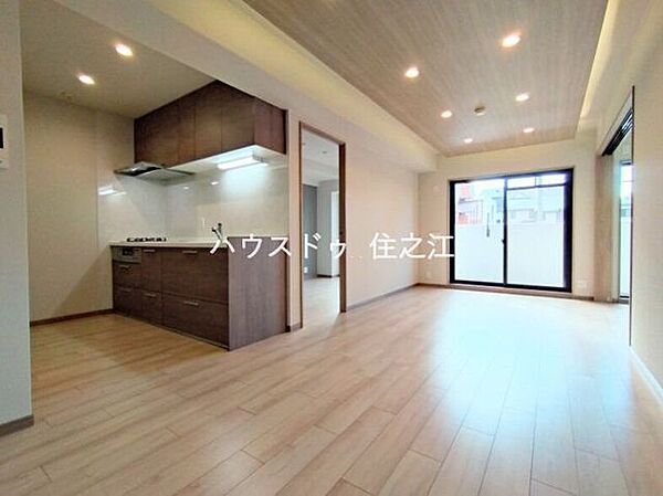 リビング・ダイニングが全面バルコニーに面しているので解放感があります♪