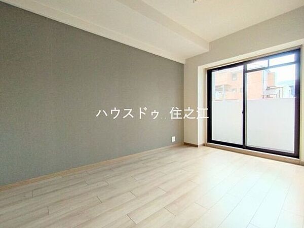 窓が有るので換気はもちろん明るく日差しの入る洋室です♪