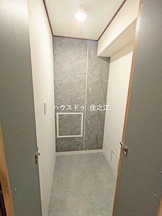 玄関横に大型収...