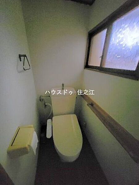 温水洗浄便座付きトイレ
