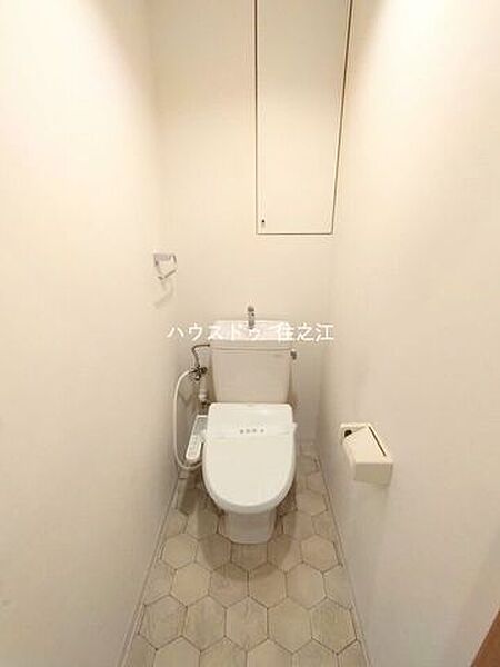 温水洗浄便座付きトイレ