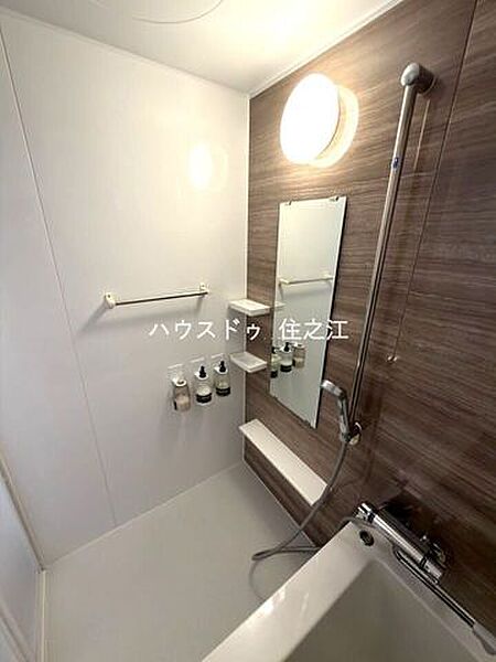 お子様と一緒にバスタイムを楽しめる広々浴室