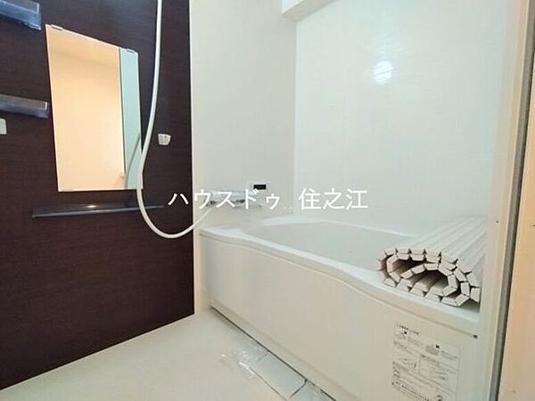 お子様と一緒にバスタイムを楽しめる広々浴室