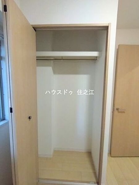 収納がございますのでお部屋の中がスッキリ片付きますよ
