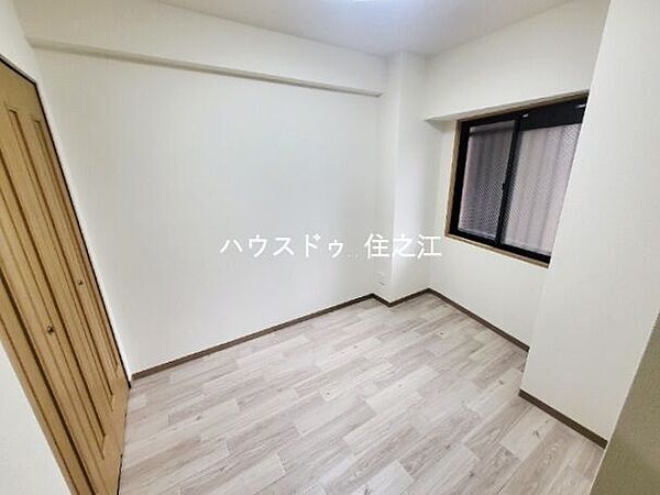 窓が有るので換気はもちろん明るく日差しの入る洋室です♪