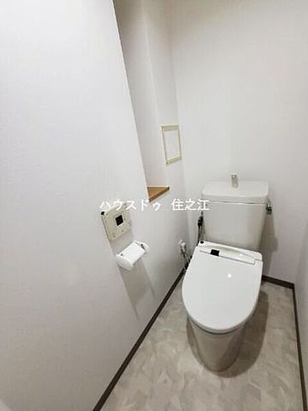 温水洗浄便座付きトイレ