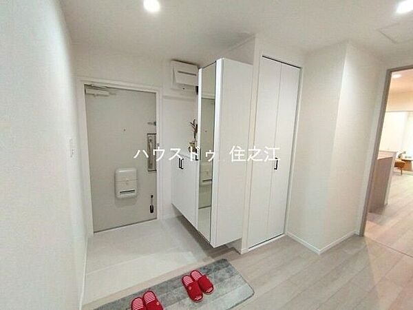 散らかりがちな玄関もスッキリの玄関収納付