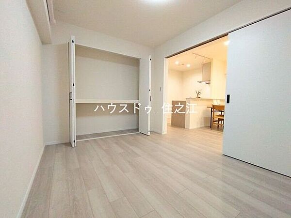全室に収納がございますのでお部屋の中がスッキリ片付きますよ