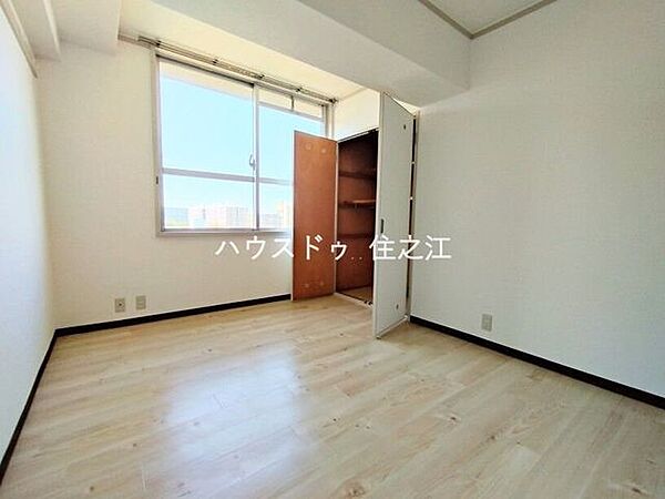 窓が有るので換気はもちろん明るく日差しの入る洋室です♪