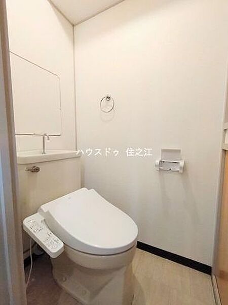 温水洗浄便座付きトイレ