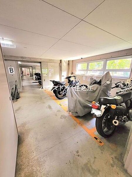 ★バイク置場。最新の空き状況の確認はお気軽にお申し付け下さい。