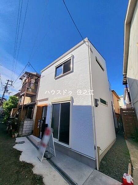 ★玄関廻りは若干スペースがございますので物置スペースとしてもご利用頂けます♪