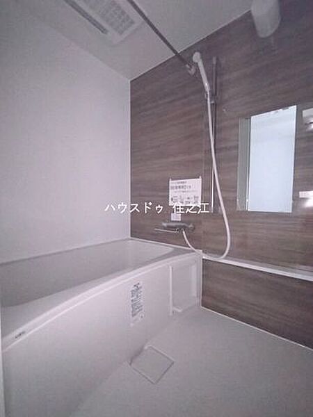 一日の疲れを癒すバスルーム。生活時間の違う家族に嬉しい追炊き機能付きです