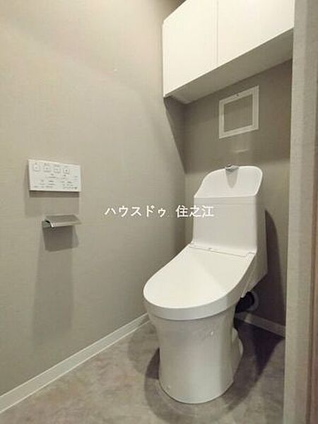 温水洗浄便座付きトイレ