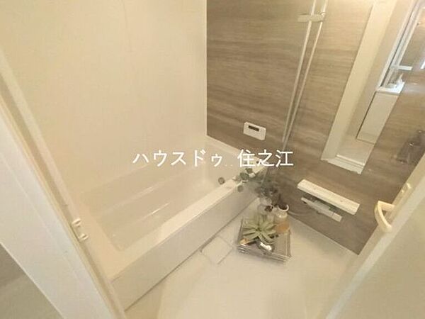 一日の疲れを癒すバスルーム。生活時間の違う家族に嬉しい追炊き機能付きです