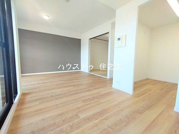 リビング・ダイニングが全面バルコニーに面しているので解放感があります♪