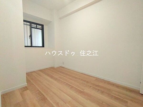 窓が有るので換気はもちろん明るく日差しの入る洋室です♪