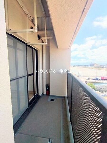 ★南向きバルコニーですので陽当り良好♪洗濯干しに最適