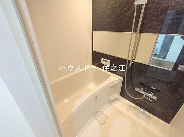 お子様と一緒にバスタイムを楽しめる広々浴室