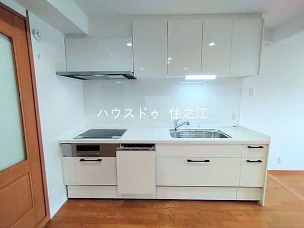 IHコンロ完備。サッと拭くだけでお掃除完了！見た目もスマートな快適キッチン