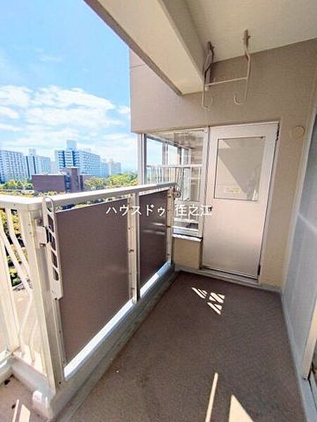 東向きのバルコニーです。サンルーム付
