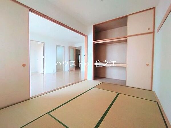 全室に収納がございますのでお部屋の中がスッキリ片付きますよ