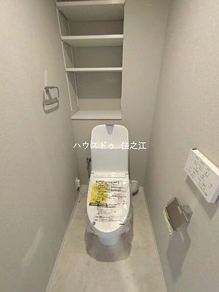 温水洗浄便座付きトイレ♪収納棚付きです