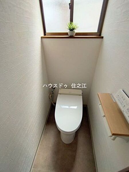 温水洗浄便座付きトイレ