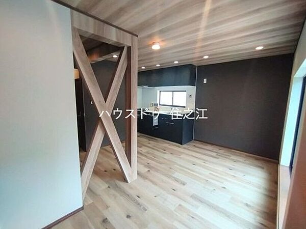 リビング・ダイニングが全面バルコニーに面しているので解放感があります♪