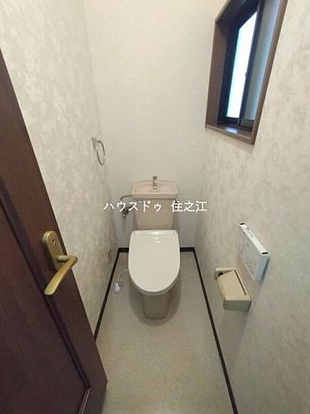 温水洗浄便座付きトイレ
