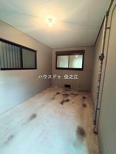 シャッター付ガレージです。防犯対策にもなり安心ですよ