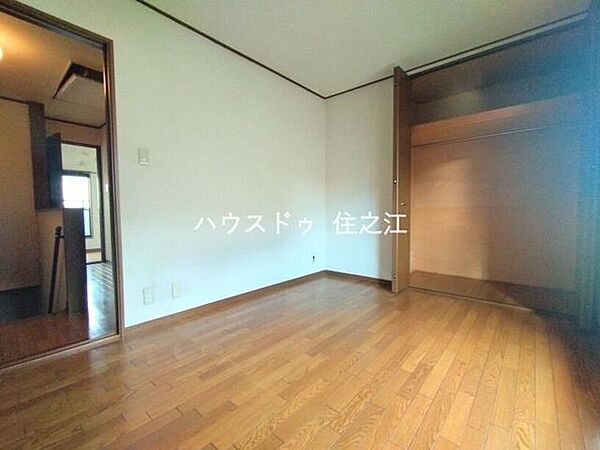 収納がございますのでお部屋の中がスッキリ片付きますよ