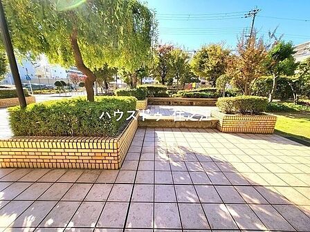 ★マンション敷地内。お子様の遊び場にも最適ですね♪