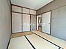 寝室：十分な広さが確保されております。主寝室やお子様のお部屋としてもおすすめ