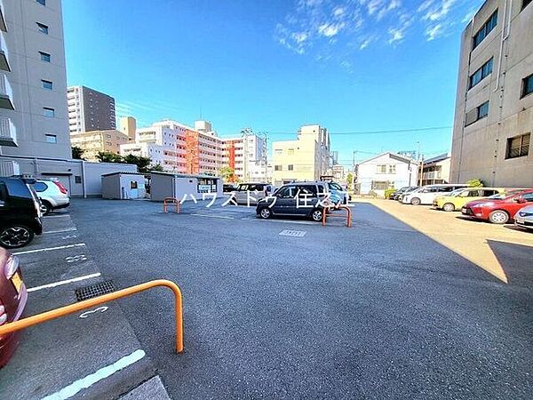 ★駐車場も区画数を多くご用意。空き状況の確認はお気軽にお申し付け下さい。