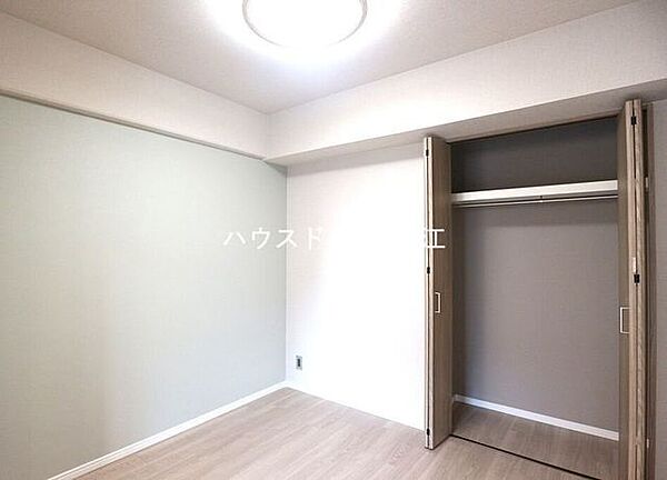 LDKと隣接しており、クローゼットが配置されているお部屋です。