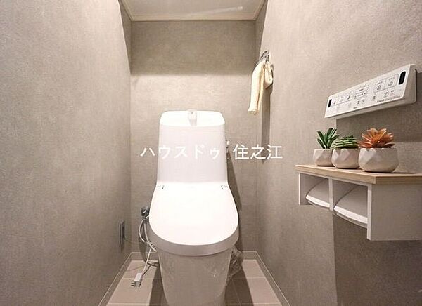 温水洗浄便座付きトイレ