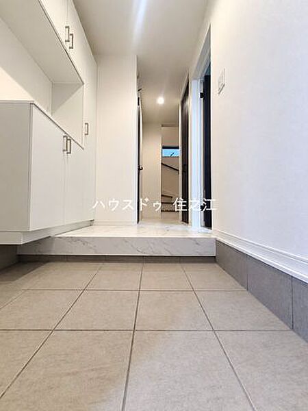 玄関土間も広く、シューズボックスも備えられているのでスッキリした玄関が帰宅を出迎えてくれます♪