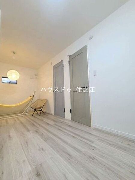 3階の洋室には、出入口を2ヶ所設けておりますので、2つの洋室としての使用が可能な間取りに◎