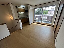 ベルイマージュ 204 2階3LDKの室内